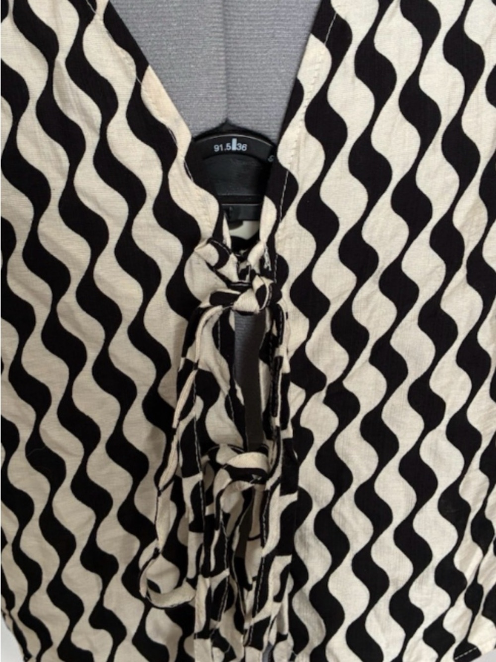 Shein | Women's Black & White Tie Front Summer Retro Abstract Artsy Top Medium - Picture 2 of 5